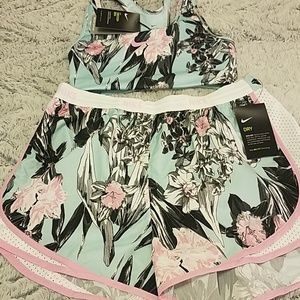 NIKE SWOOSH BRA & Nike Dri-Fit Shorts